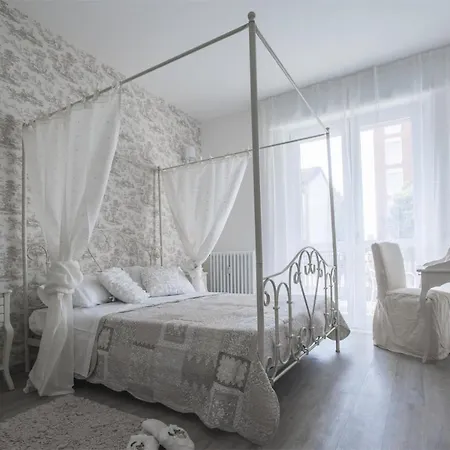 Lilly Chic Bed & Breakfast *